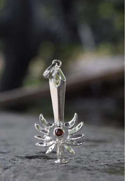 朱（あか）の剣