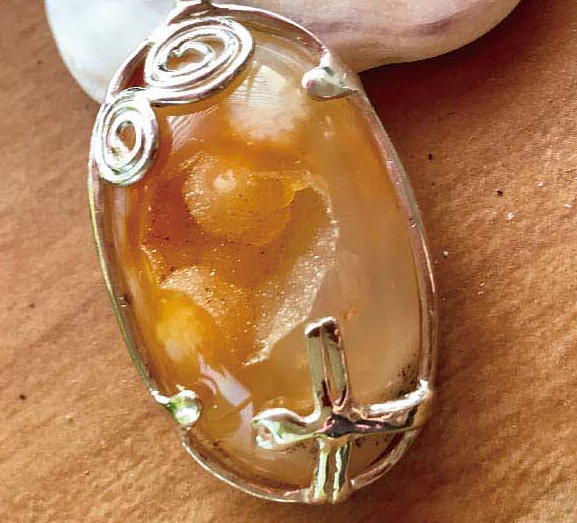 ドゥルジーアゲート×古代のトンボ