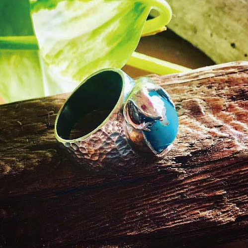 ターコイズ×トカゲモチーフ